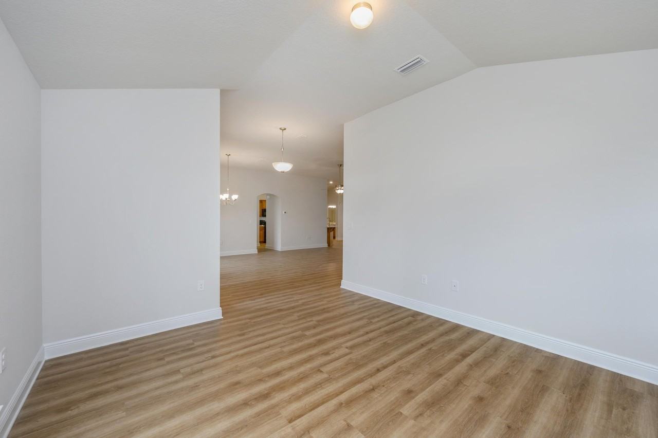 2107 Queen St - Photo 7 of 48