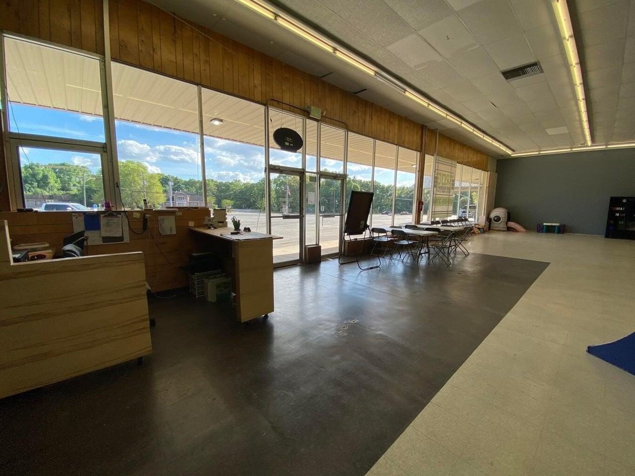 410 W James Lee Blvd - Photo 2 of 15