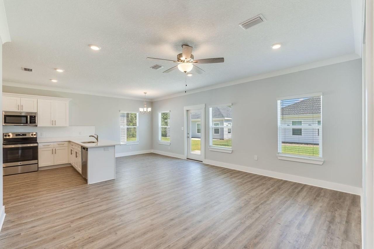 170 Bradford Ct - Photo 3 of 22