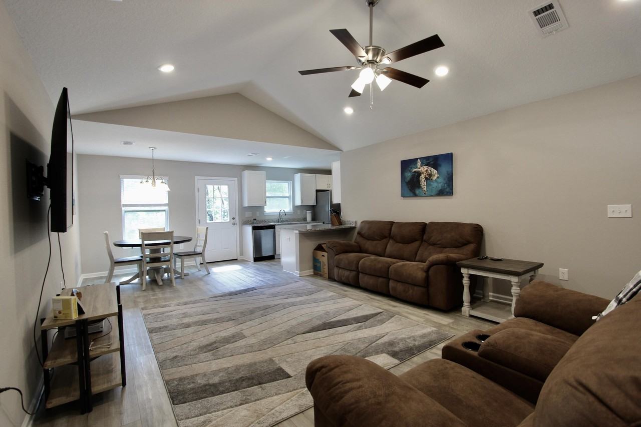 102 Windsor Dr - Photo 5 of 26