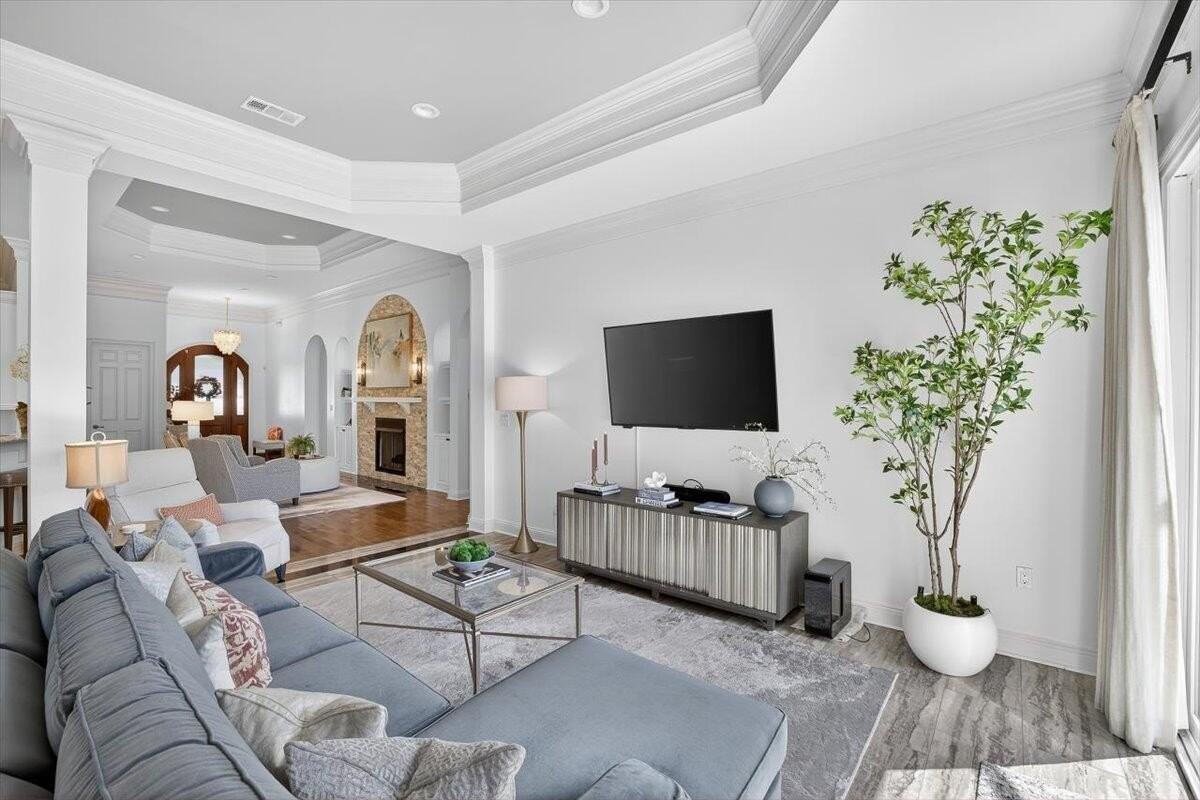 4330 Carriage Ln - Photo 6 of 50