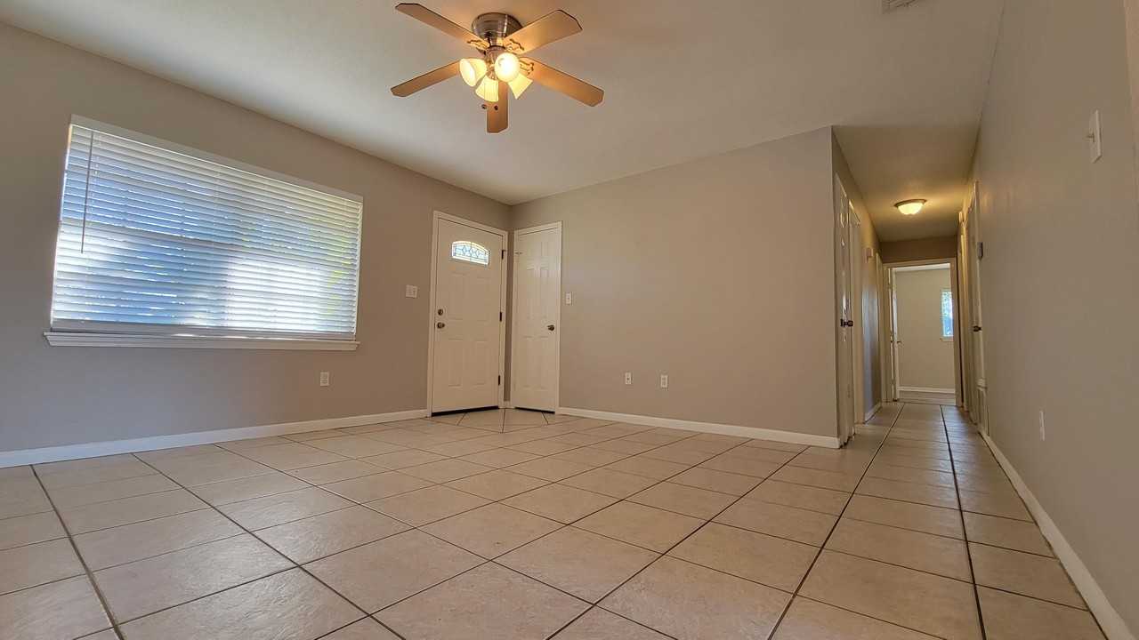 709 Whippoorwill Ln - Photo 3 of 20