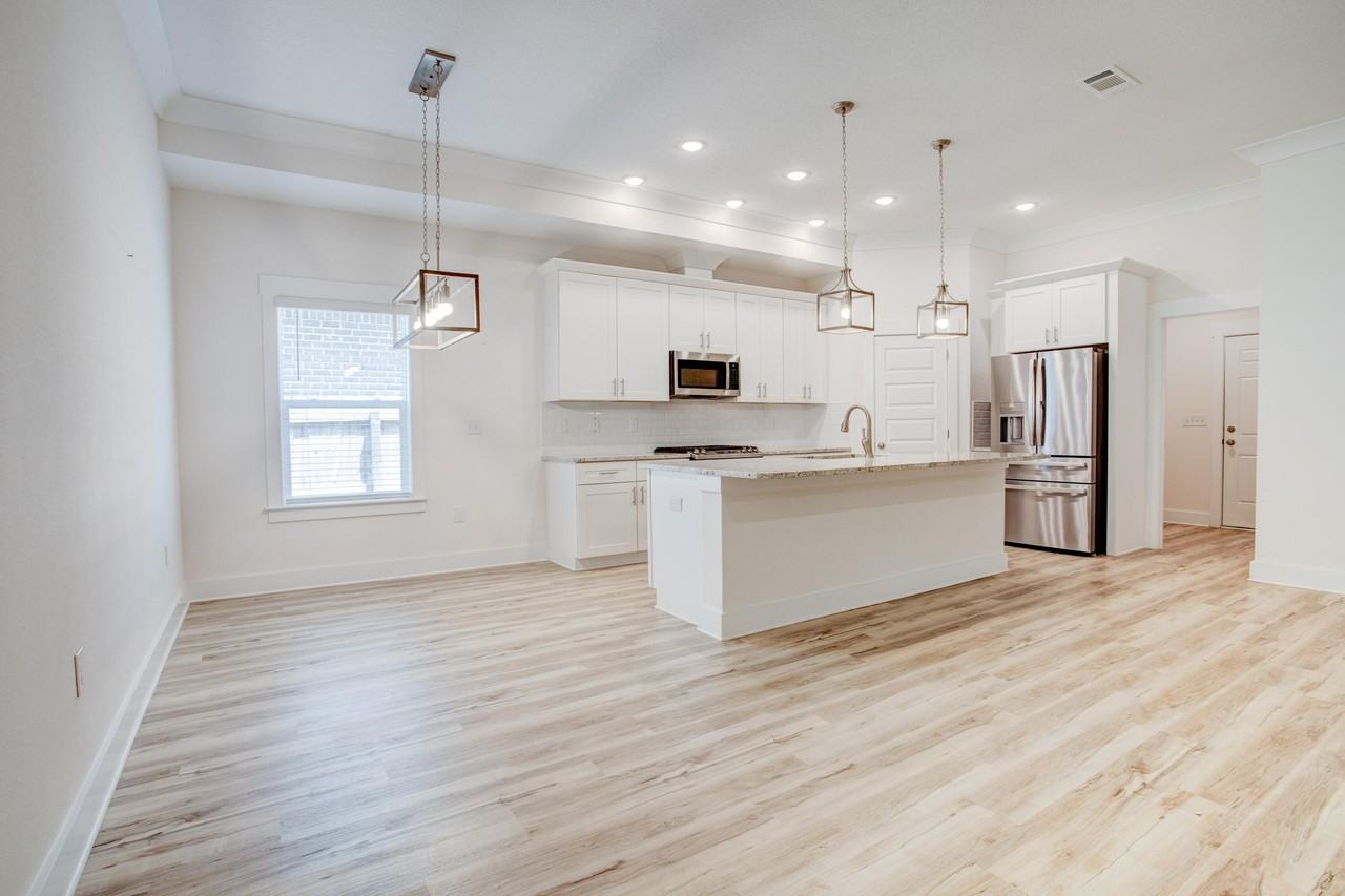 1756 Thomas St - Photo 4 of 26