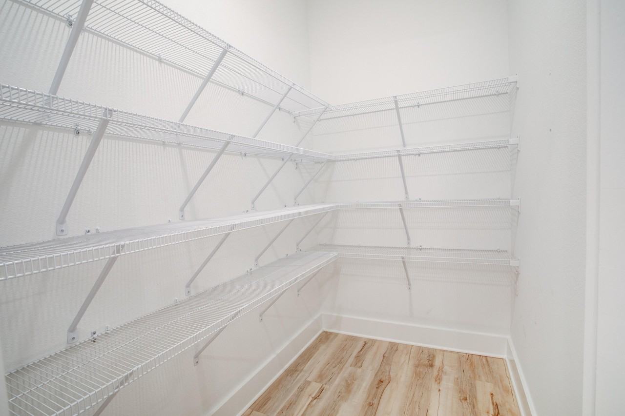 1756 Thomas St - Photo 5 of 26