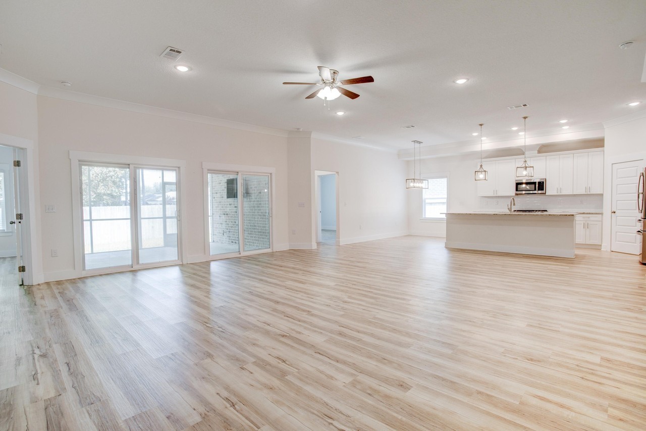 1756 Thomas St - Photo 6 of 26