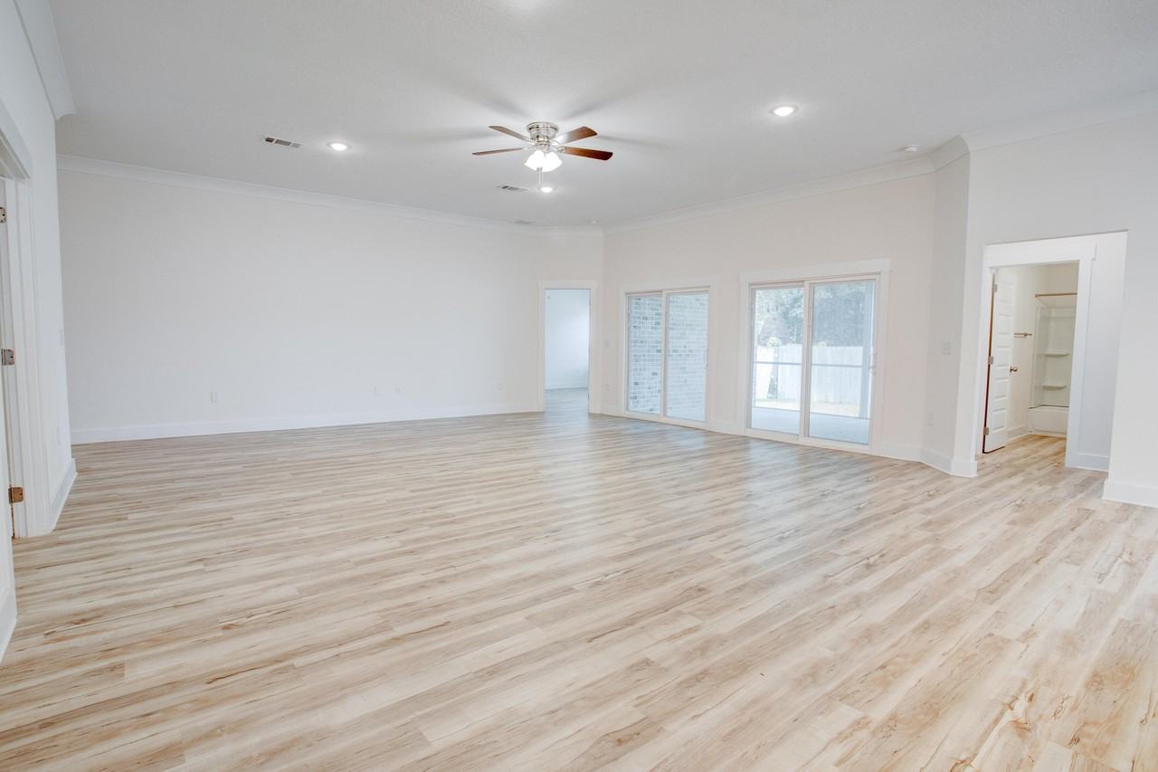 1756 Thomas St - Photo 7 of 26