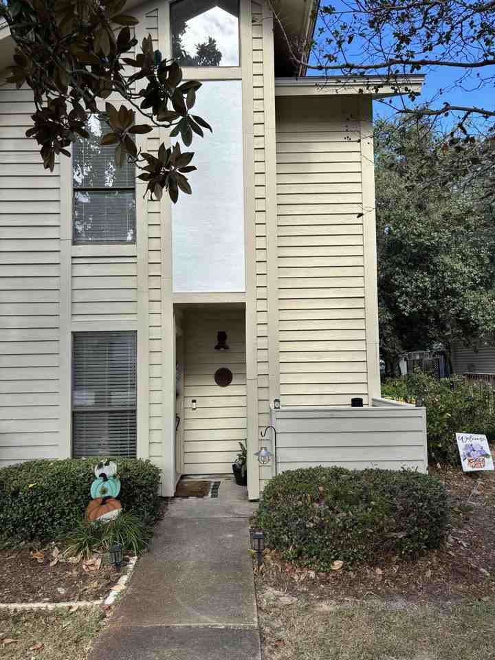 3861 Indian Trail #106