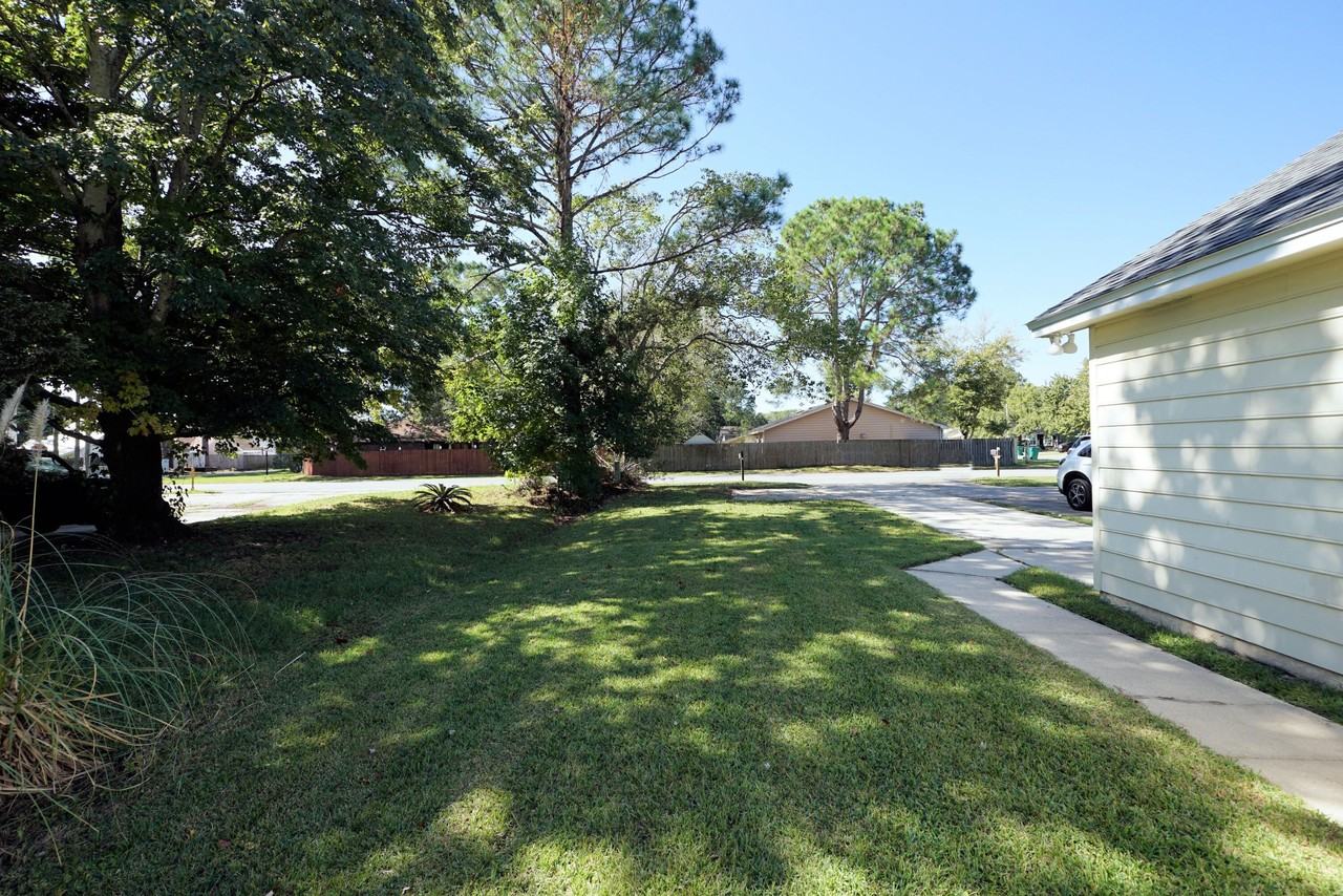 1503 Green Acres Boulevard #E - Photo 3 of 25