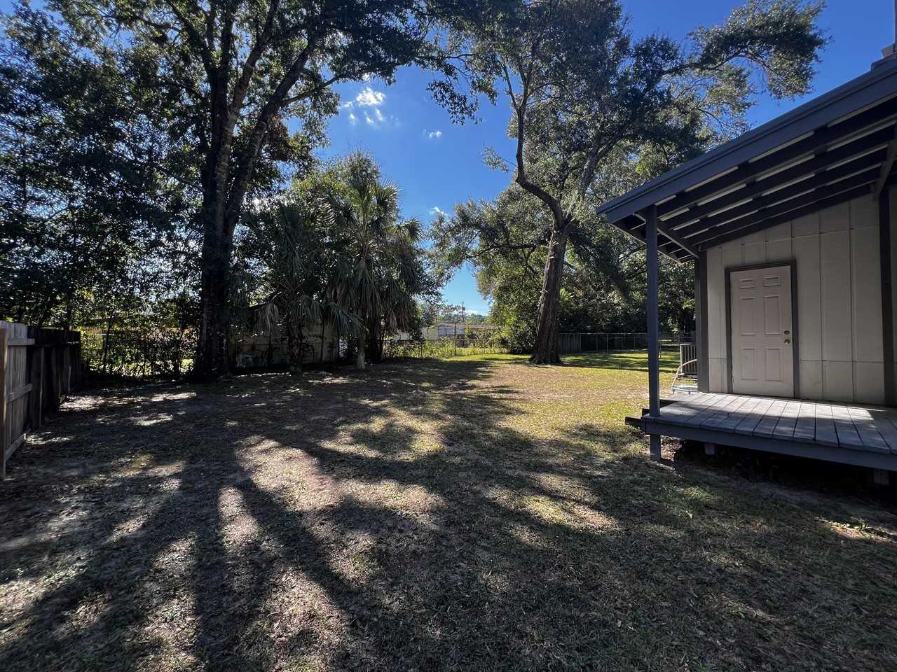 124 Hampton Dr - Photo 3 of 12