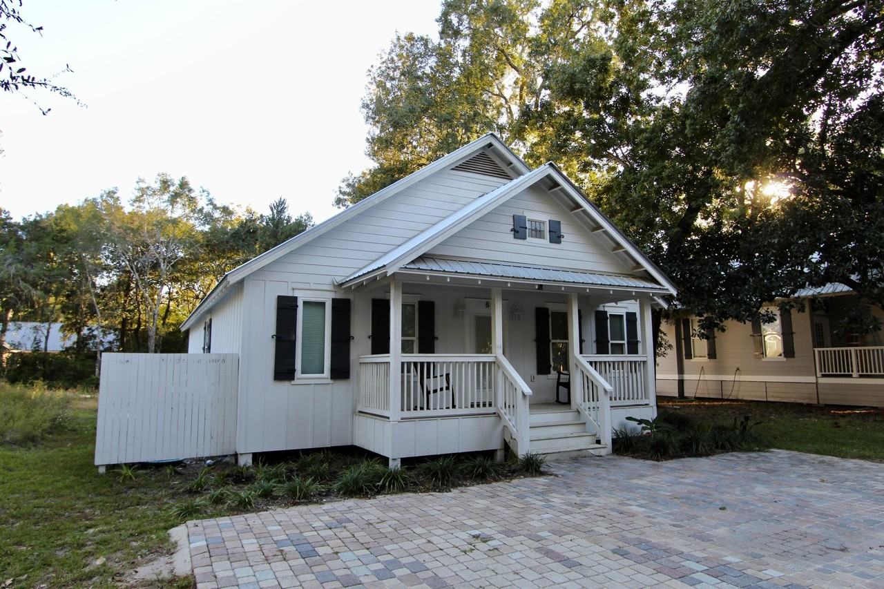 8 Sally Ln - Photo 3 of 29