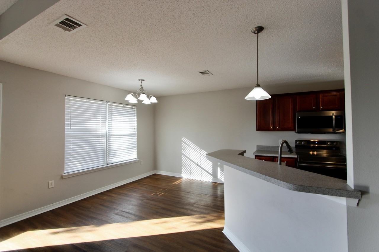 205 Tiffot Court - Photo 4 of 27