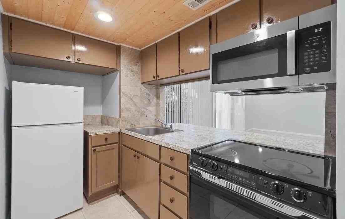 408 Marshall Court #5