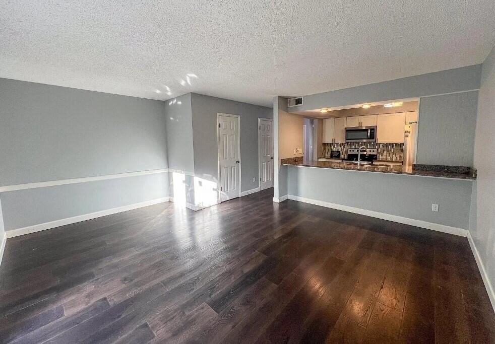 16 16 NW Cape Drive unit: Apt C #C - Photo 2 of 17