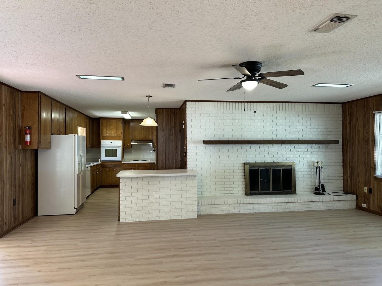 697 Green St - Photo 7 of 20