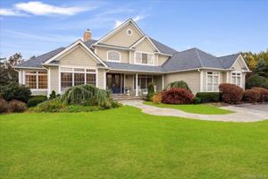 featured image of 2995 Laurel Trl