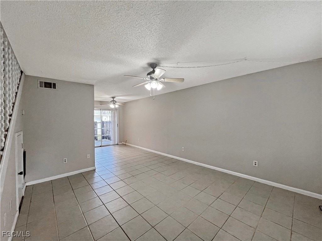 6635 Warwick Cir Apt 8 #8 - Photo 4 of 23