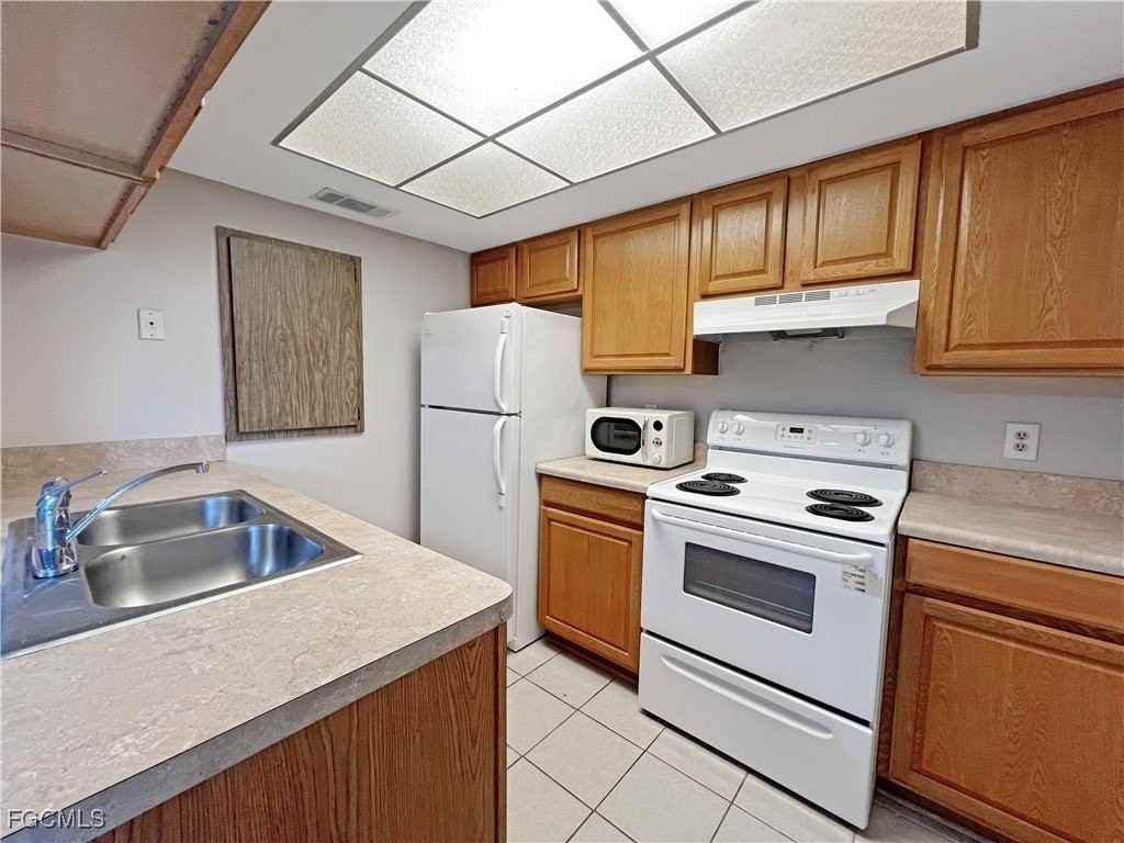 6635 Warwick Cir Apt 8 #8 - Photo 7 of 23