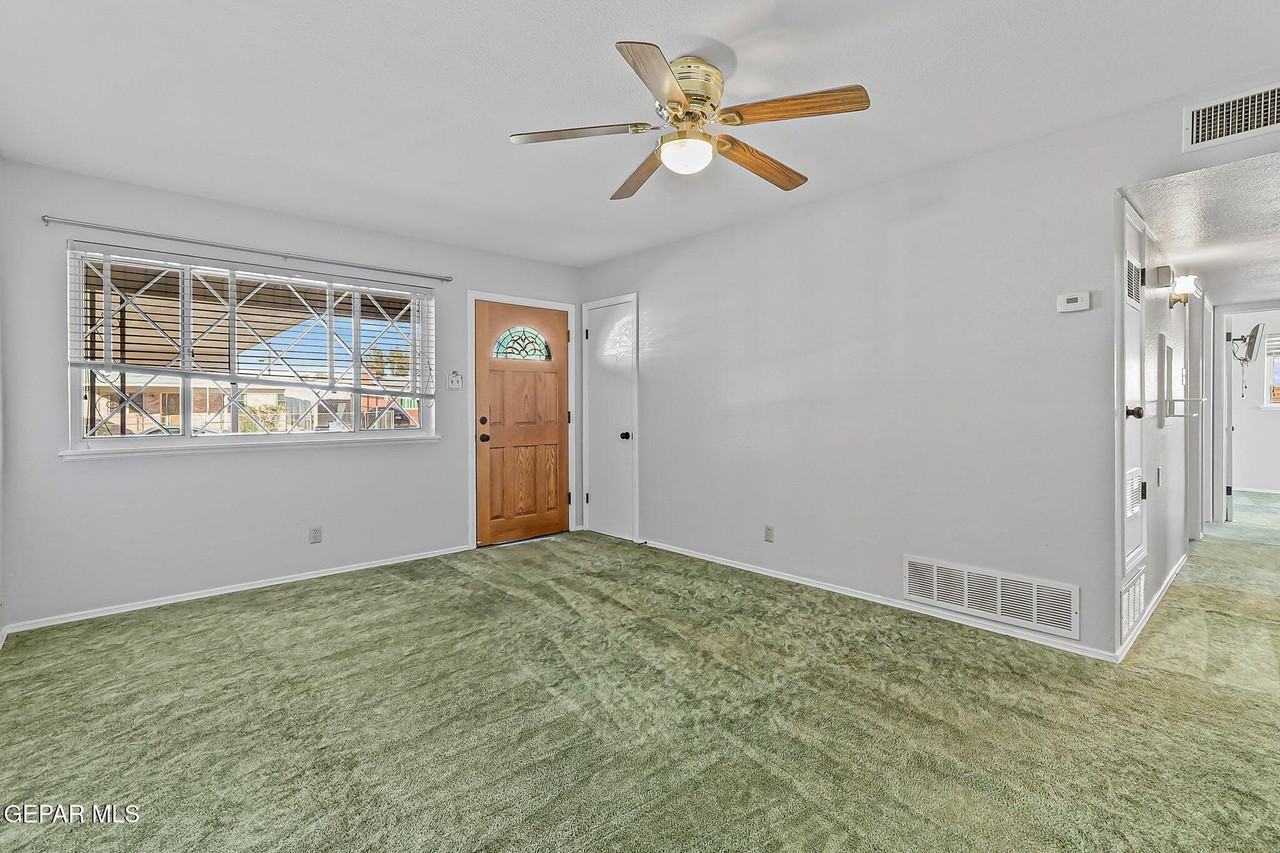 5828 Sturgeon Dr - Photo 4 of 27