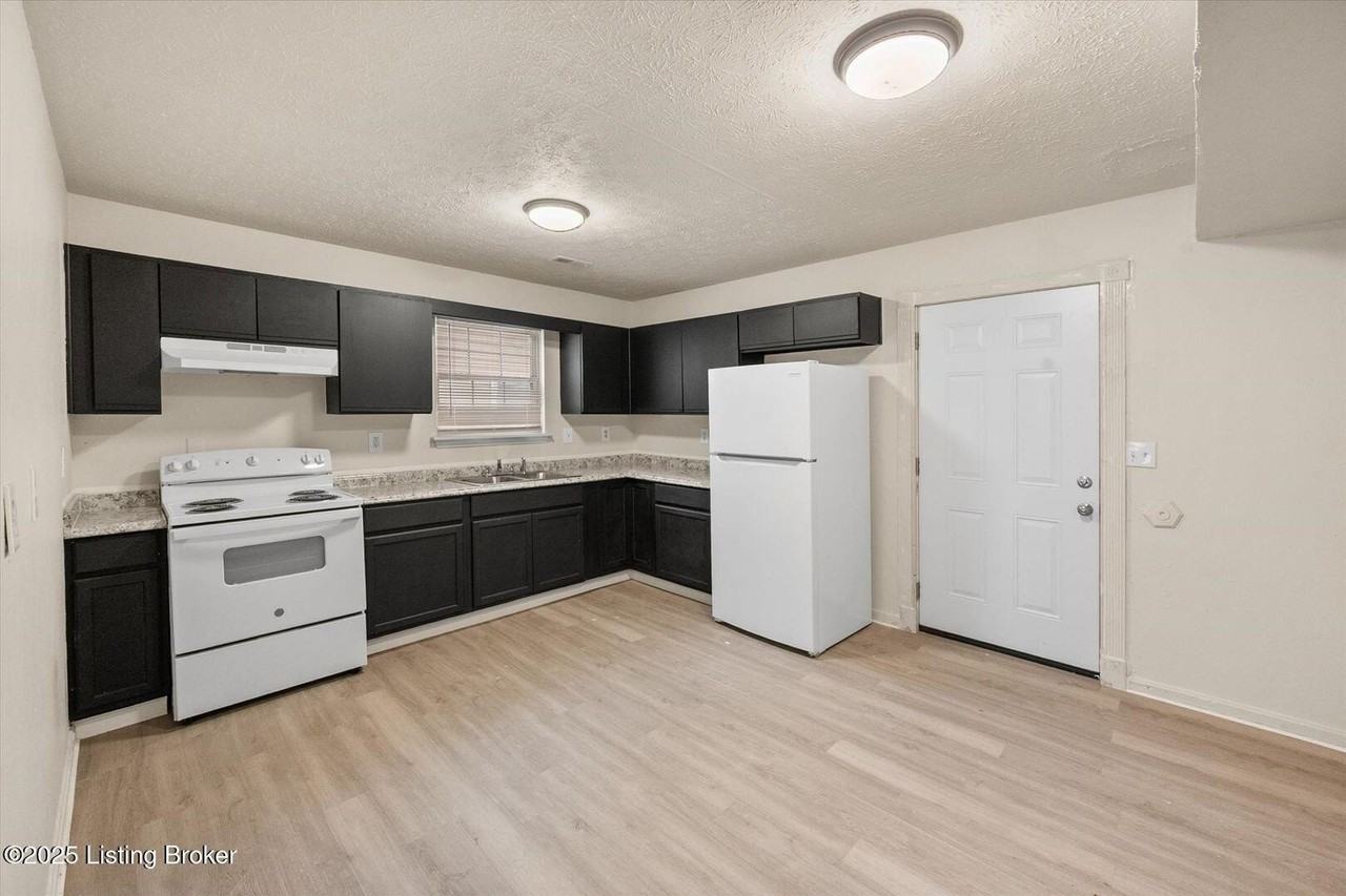 1351 S 20th St - Photo 3 of 16