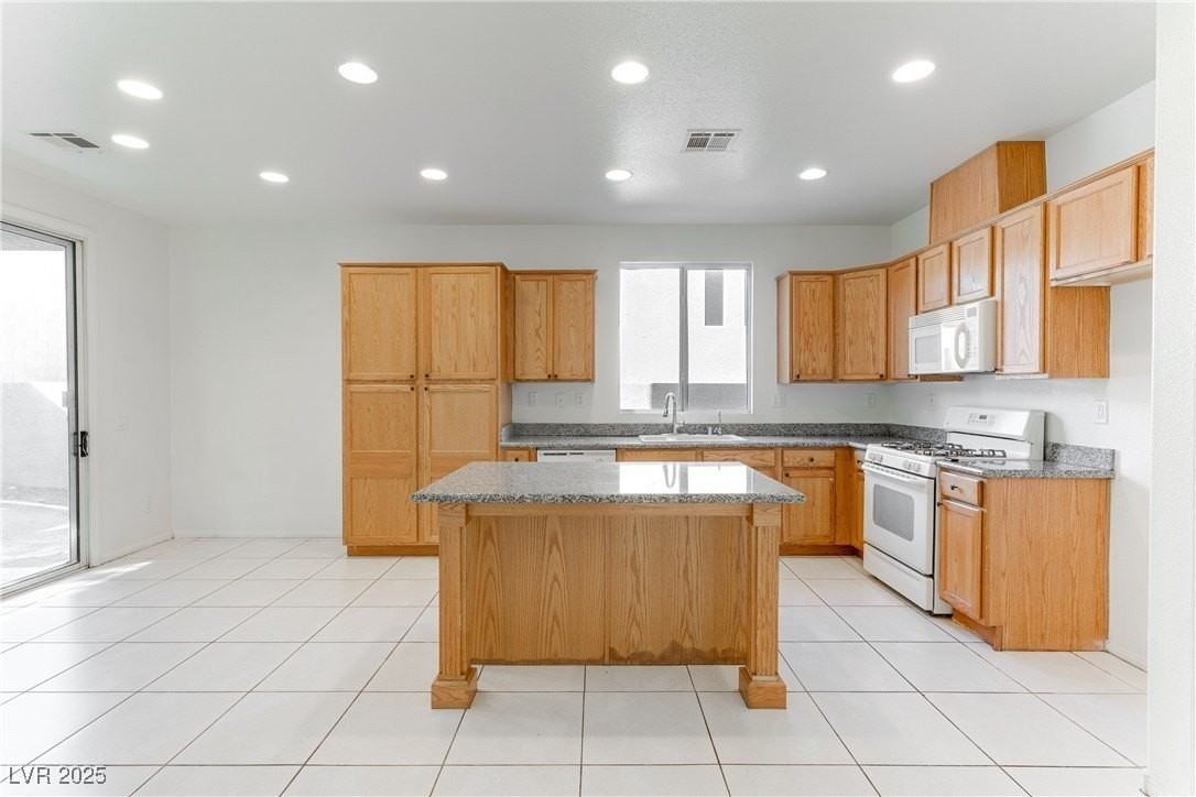 523 Moses Lake Ct - Photo 2 of 39