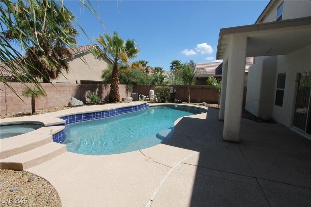 2586 Highland Cliff Dr - Photo 2 of 33