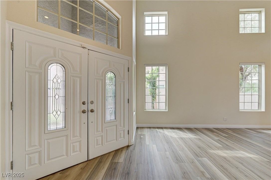 9475 Mccombs St - Photo 4 of 34