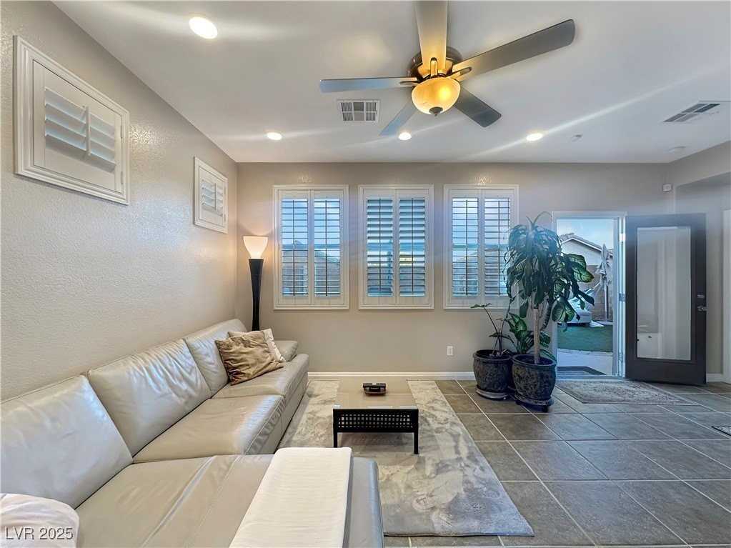 1004 Crescent Falls St - Photo 6 of 23