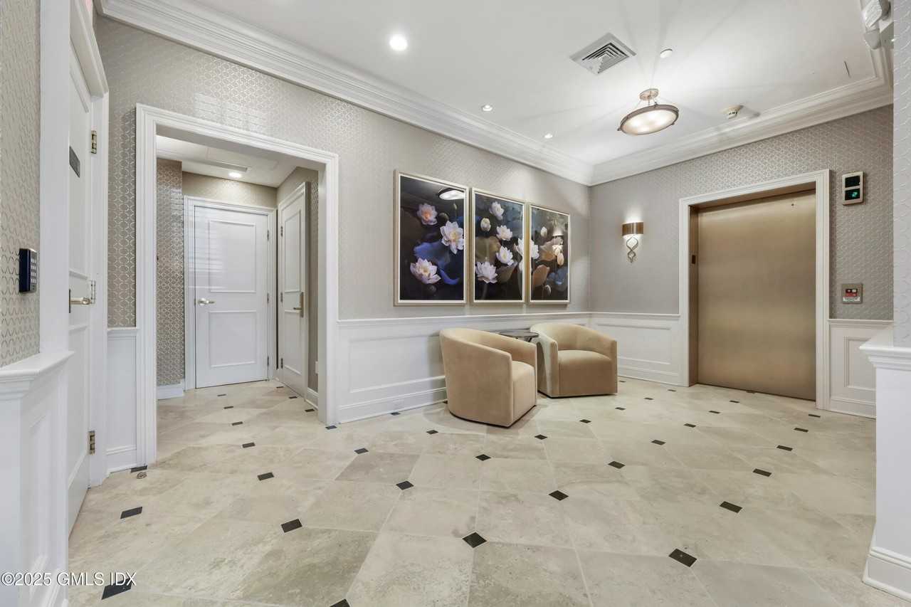 2 E Elm St #35 - Photo 5 of 26