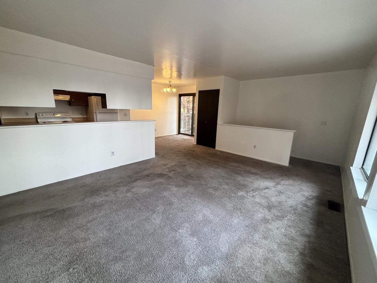 7640 Timbercreek Ct Apt 4 #4 - Photo 4 of 17