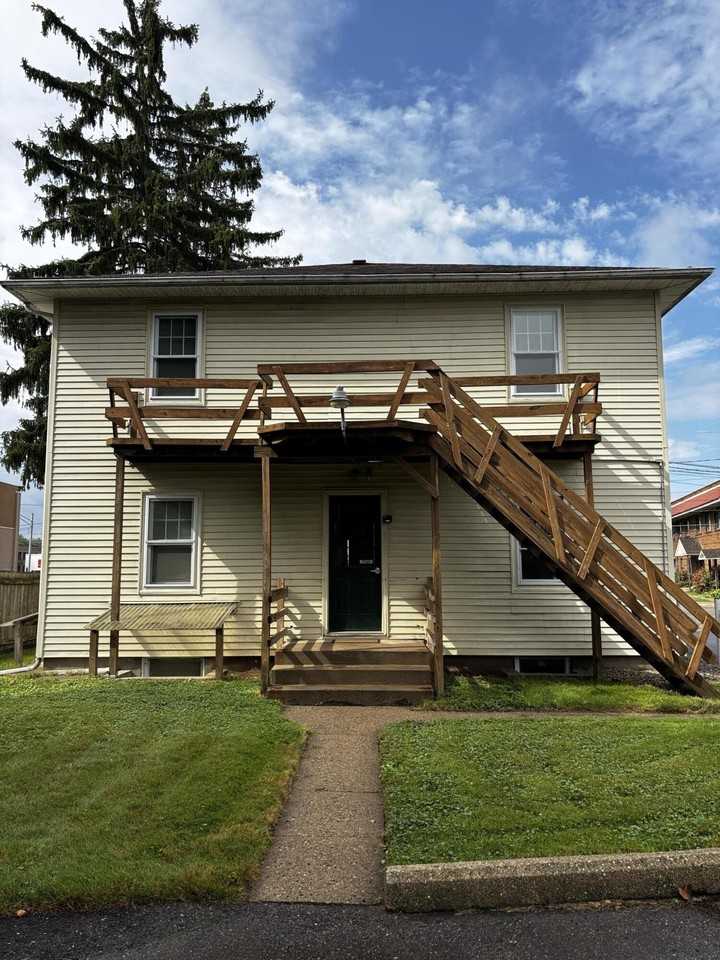 142 N Riverview Dr Apt 3 #3 - Photo 2 of 15