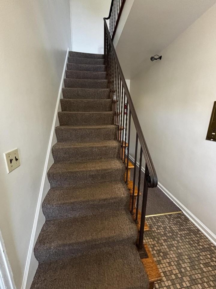 142 N Riverview Dr Apt 3 #3 - Photo 3 of 15