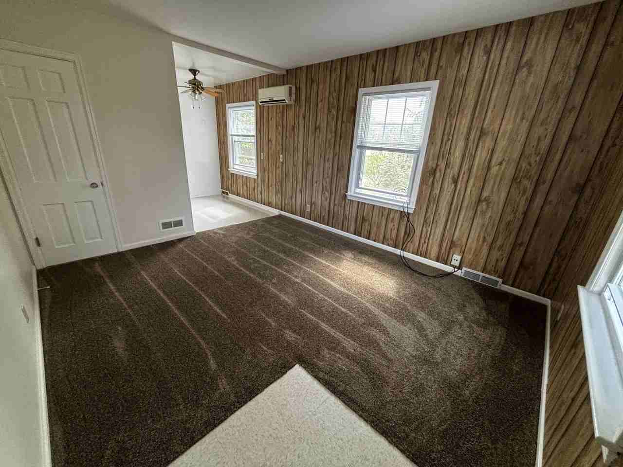 142 N Riverview Dr Apt 3 #3 - Photo 6 of 15