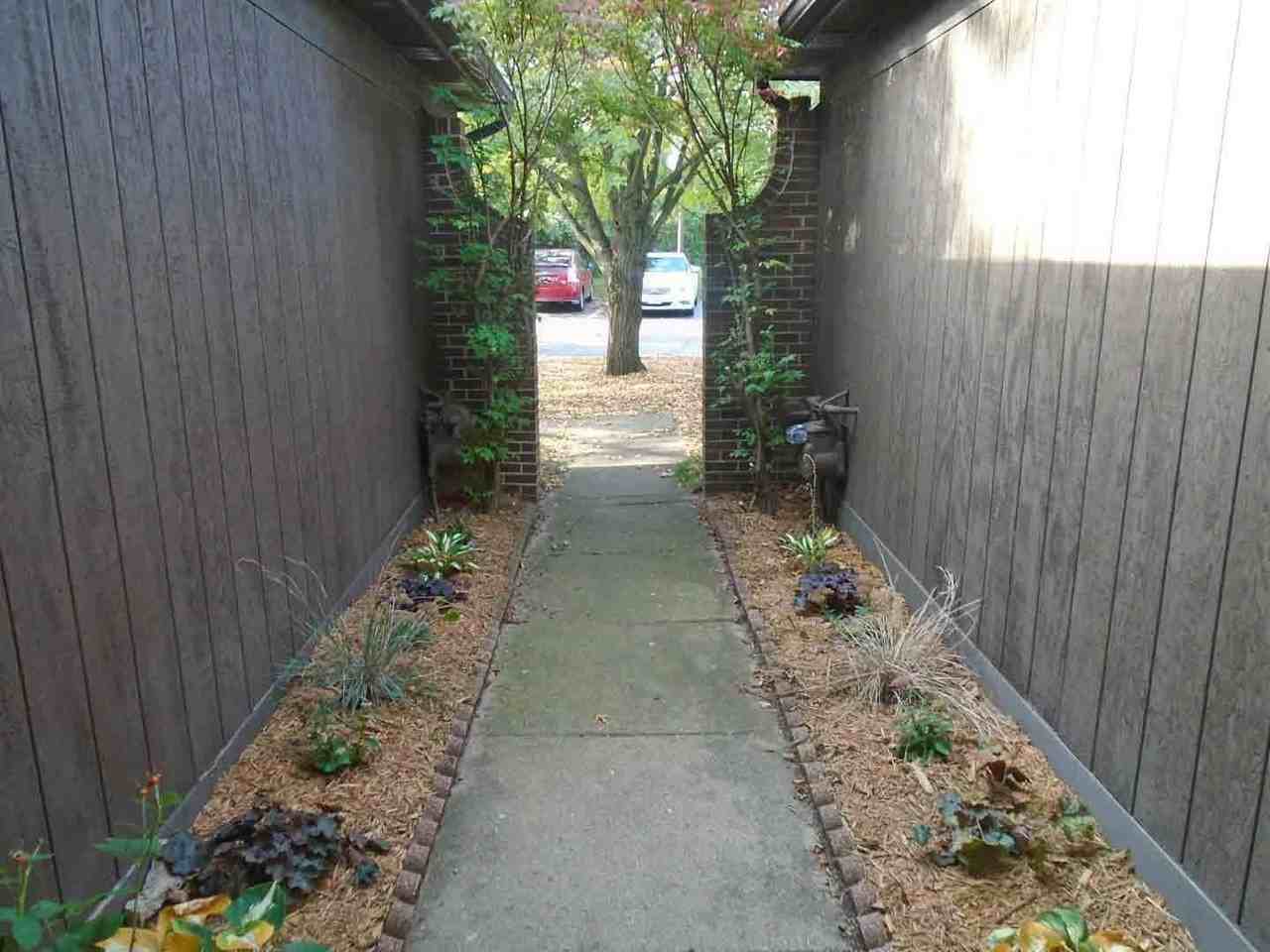 2547 Meade Ct - Photo 3 of 30