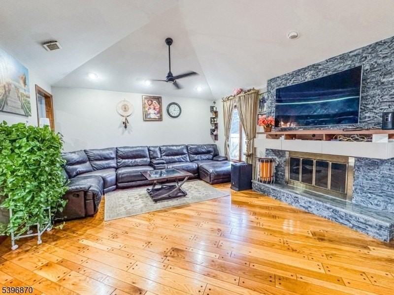 617 Sycamore St - Photo 3 of 20