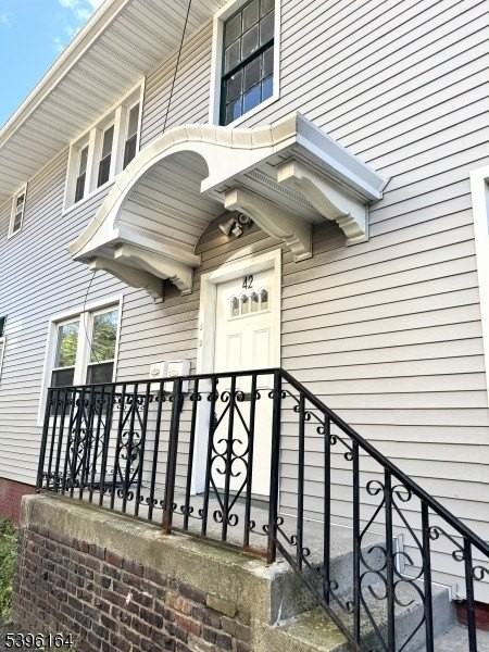 42 Clinton Pl Unit 2 - Photo 2 of 20