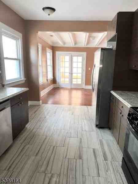 42 Clinton Pl Unit 2 - Photo 7 of 20