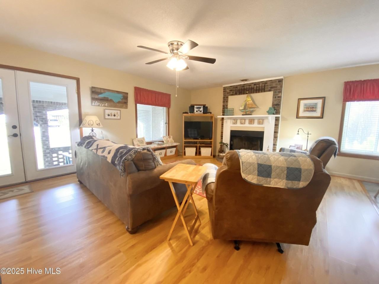 201 Ne 48th St - Photo 7 of 30