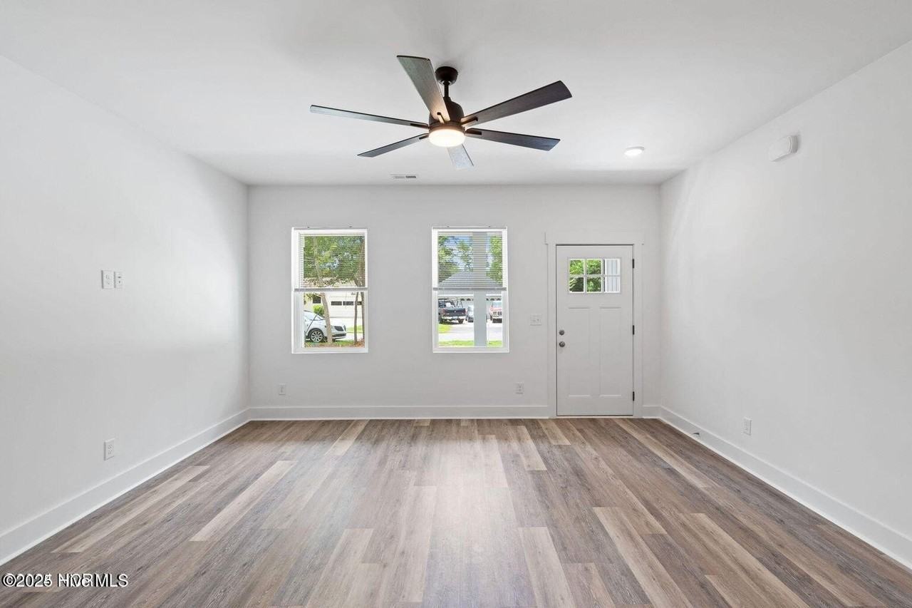 834 Greenwood Ct - Photo 4 of 19