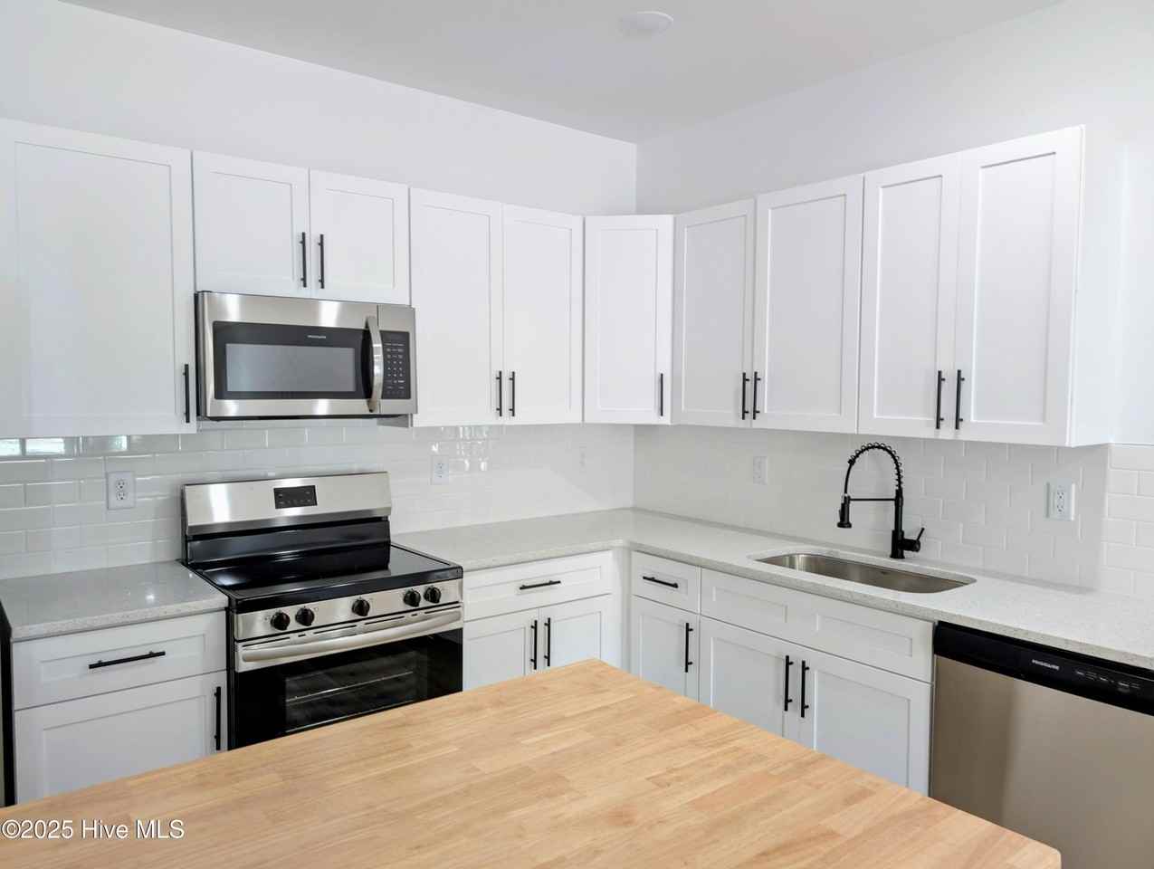 834 Greenwood Ct - Photo 6 of 19