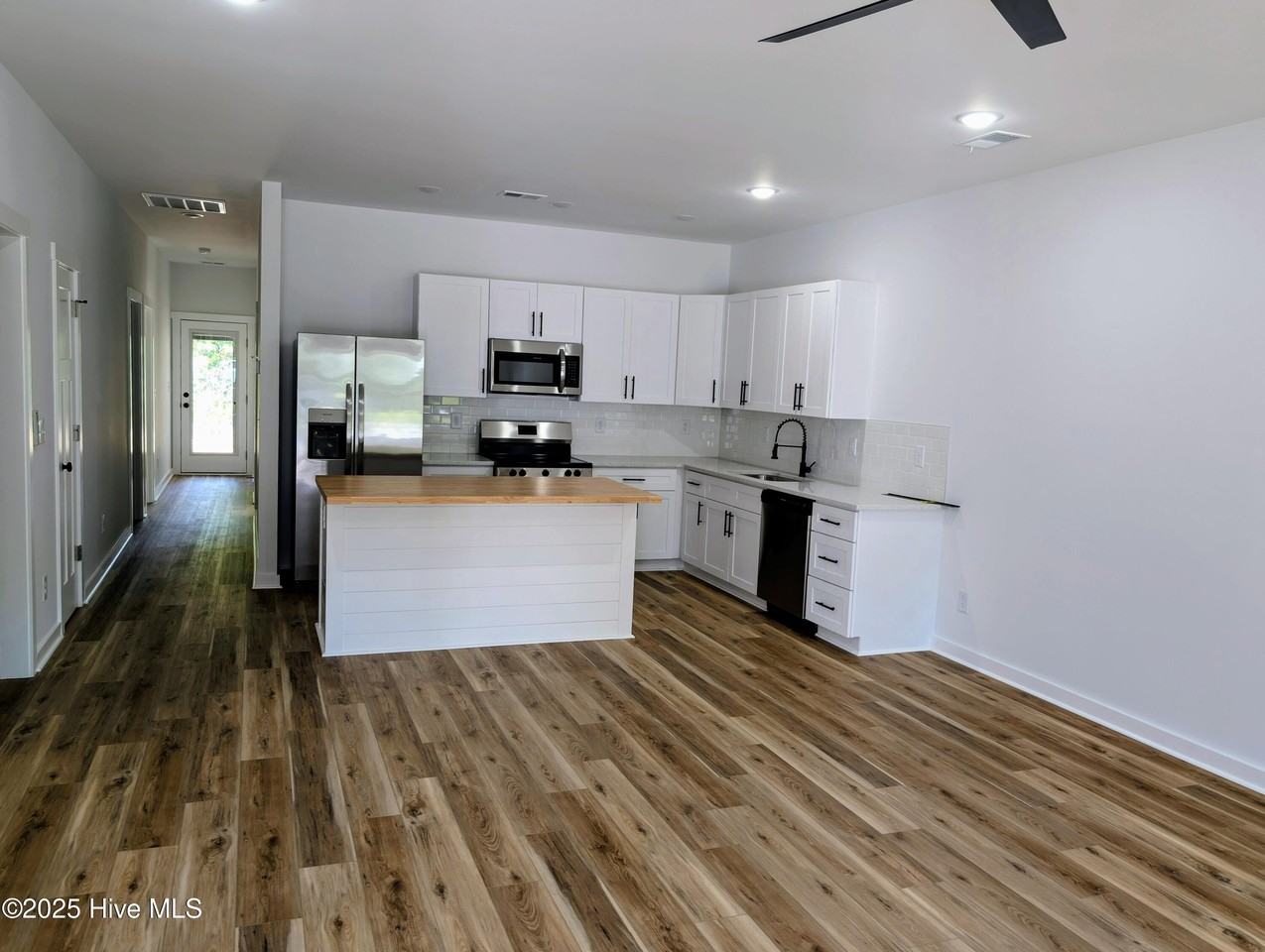 834 Greenwood Ct - Photo 7 of 19