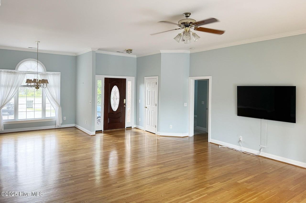 8405 Fiddlestick Way - Photo 2 of 12