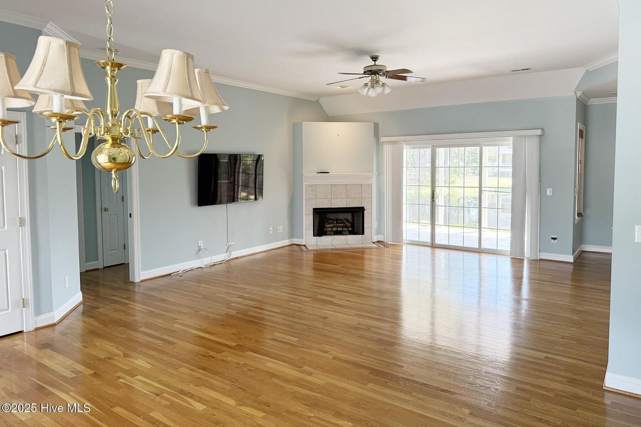 8405 Fiddlestick Way - Photo 3 of 12