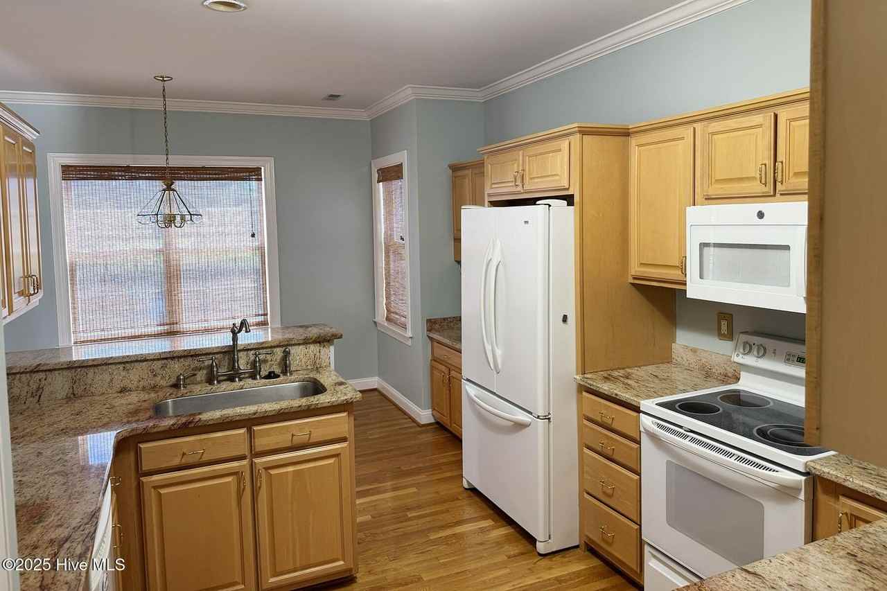 8405 Fiddlestick Way - Photo 5 of 12