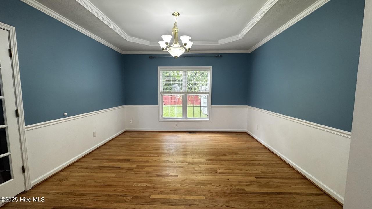 232 Newport Dr - Photo 5 of 41