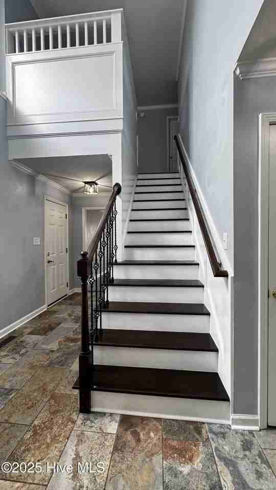 232 Newport Dr - Photo 7 of 41