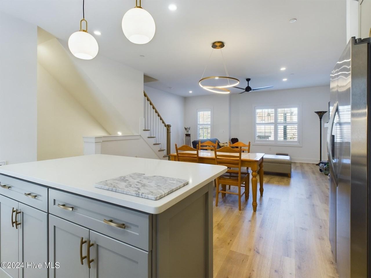 129 Lexington Ln - Photo 4 of 33