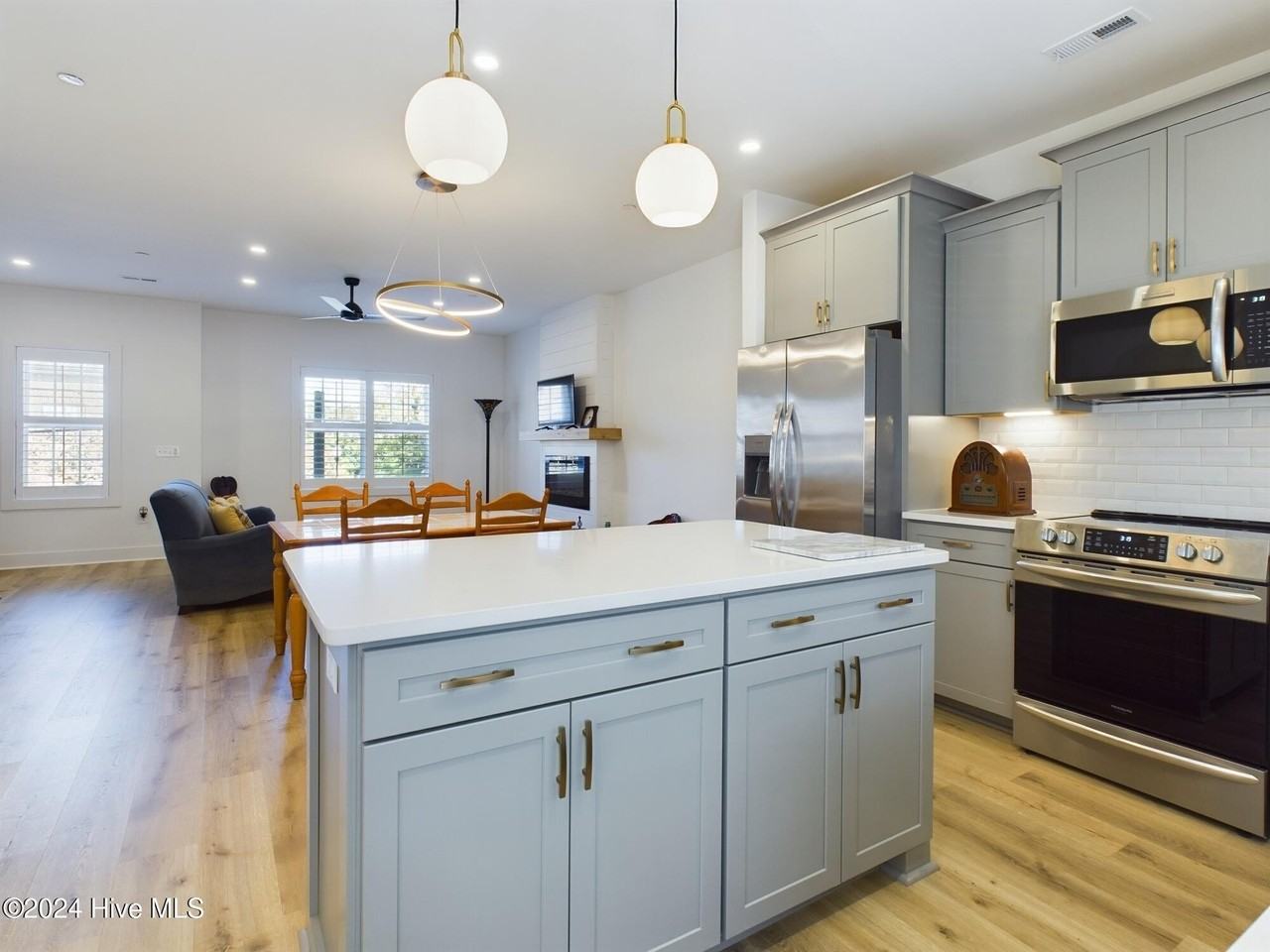 129 Lexington Ln - Photo 5 of 33