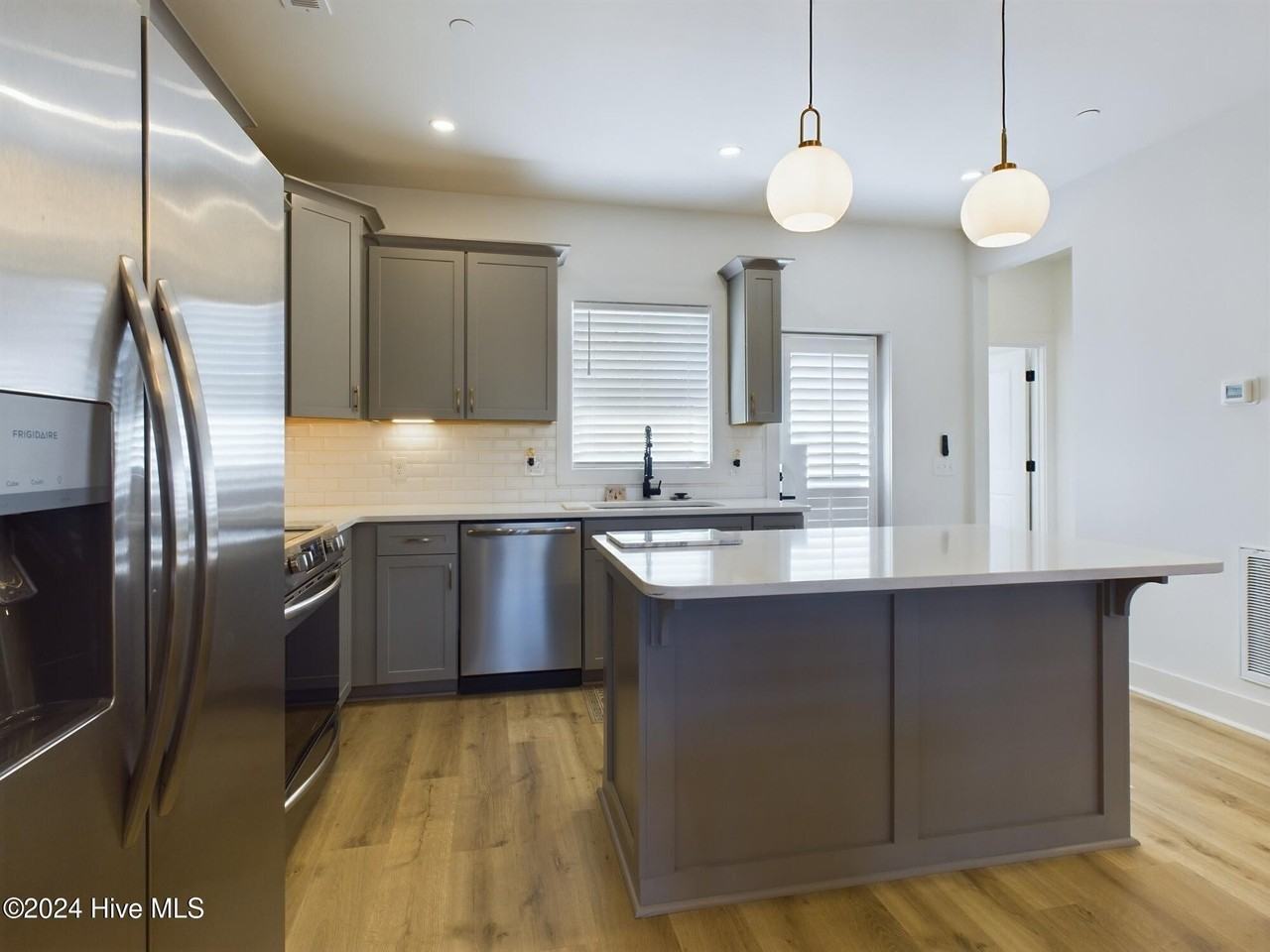 129 Lexington Ln - Photo 6 of 33