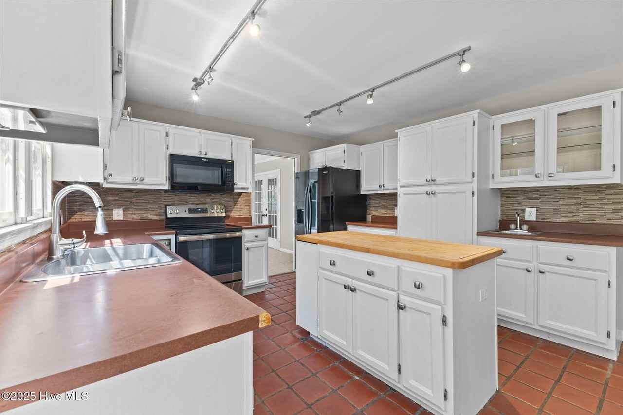 225 Mitchell Rd - Photo 6 of 44