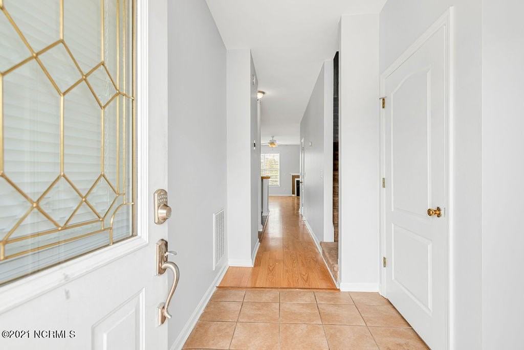 209 Triton Ln - Photo 3 of 32